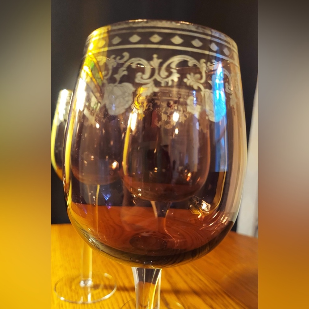 AMETHYST Crystal Wine Glasses with Gold Trim - Picture 4 of 9